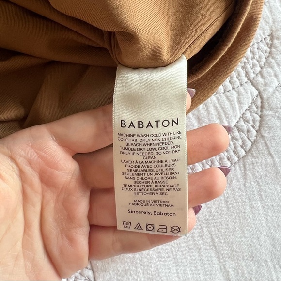 ARITZIA - Babaton - Varo Contour Mock-neck Cutout Bodysuit - Constant Camel - Picture 12 of 12